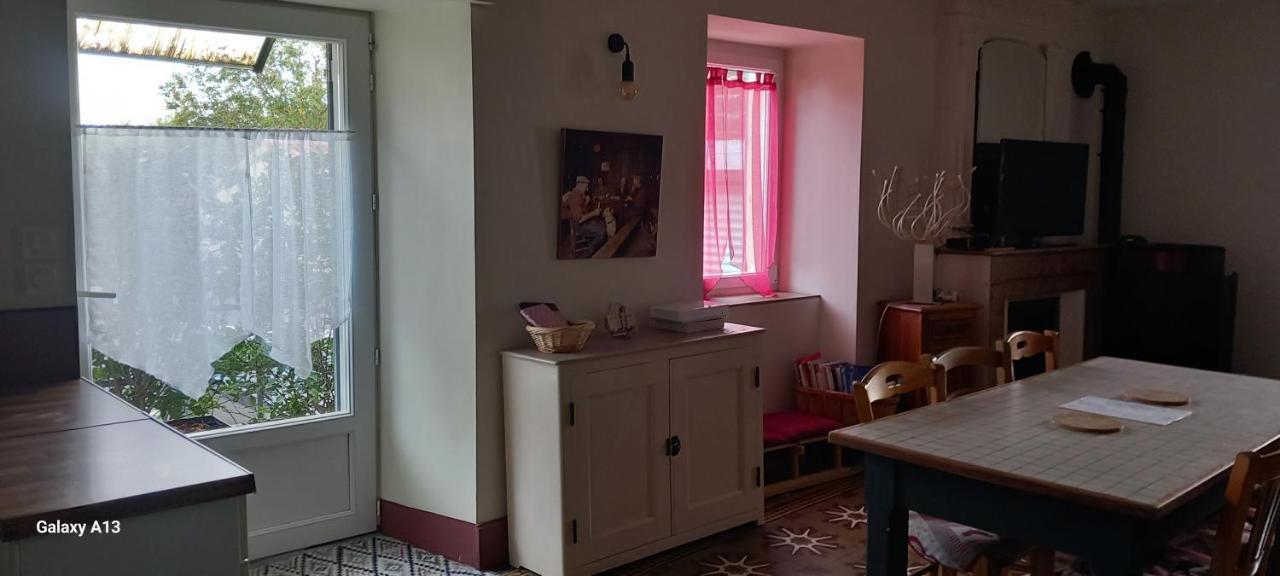 Gite Tante Jeanne Peaugres Esterno foto